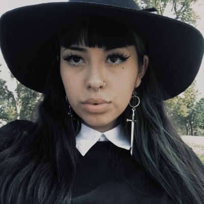 In love with all things Halloween, horror, Disney, and @Disneyyy_trash 🖤🧡