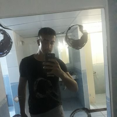 Umut84345866's profile picture. kişiliğim