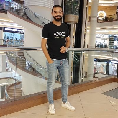 آنا شـخـص سئ لآ أنـصحكم بالآقـتراب مـنـي 🖤🚶🏿♂🚬