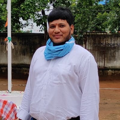 9949482826's profile picture. I HATE POLITICS BUT I FOLLOWED...