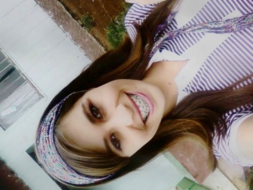 -nαo tente me entender sou completαmente diferente do que vooc imαginα posso chegαr mαis longe que vooc pensα sou unicα, meu modo de pensαr é diferente de Todos
