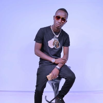 yalenzou's profile picture. Pas de relation inutile
Peu d'amis égal moins 
D'hypocrite j'ai juste besoin de celui qui est la haut