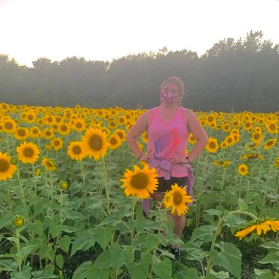 Chelseas132's profile picture. it be like dat sometimes 🌻