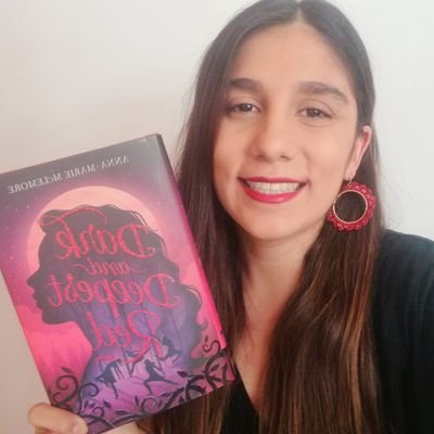 Colombian 🇨🇴 reader and book blogger (she/her). Host of the @latinxbookbingo