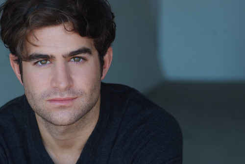 gusgallego's profile picture. Actor. Dislexic(o). Mexicali. Smile.