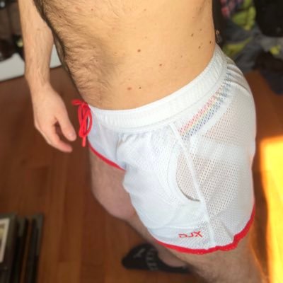 Just a hairy muscle bottom with top- like tendencies😜😈