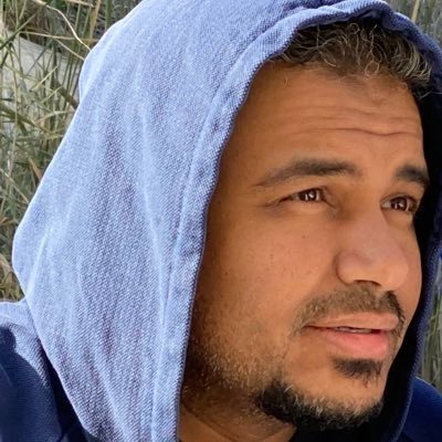 كاتب ومنتج سينمائي ، باحث في مجال الذكاء الاصطناعي ،، حالم برجوع الاتزان للعقل البشري ليساعد البشرية للوصول للرخاء والسعادة في هذه الدنيا