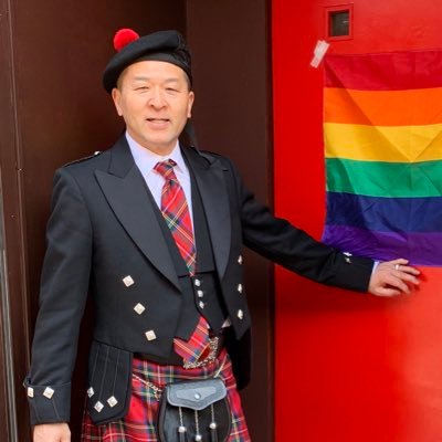 運河の町小樽市では初のオープンリーなゲイCafe&Bar「鯉櫻」(Koi Zakura)を開店しました。ヲキャマの日4月4日(2019年)に遂にオープン！ここは、LGBTQ+専用ではないので誰でも歓迎です。 鯉櫻：小樽市稲穂2-13-17 (仲見世通り) 営業時間：13:00〜24:00 定休日 :  火曜日