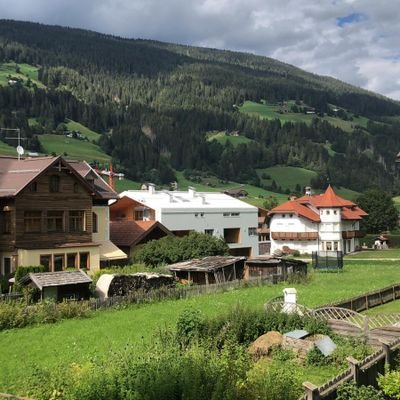 Val86775682's profile picture. ...