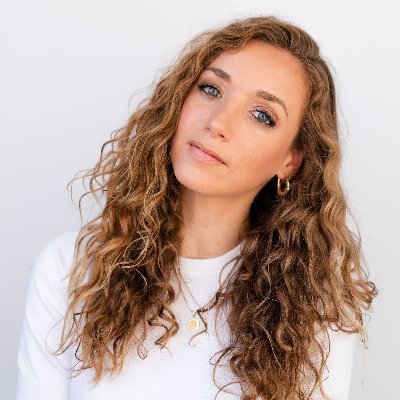Mindset & NLP Coach, Founder of Self by Design. A new-age mindset method that combines neuroscience, psychology, and spirituality.