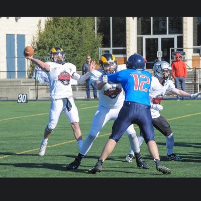 Mdss🐐 5’11,185lbs Qb/Rb, Class of 2022, Varsity highlights https://t.co/YW1NT97Pme Hate me now, love me later.