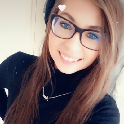 Fxnny_D's profile picture. Administratrice de la page fb, de la galerie & du site officiel sur @benedictecastil . L O V E . L I F E .