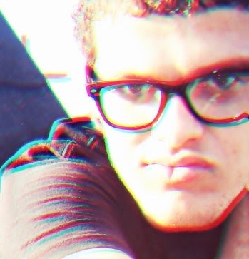 Loiro, exibcionista, pensativo, ke$hanático, gaga lover, impulsivo, fashionistas, leitor, ignorante, amigo, bicudo, pidão e feliz! ;***
