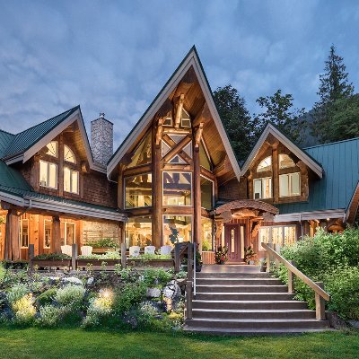 The Rockwell Harrison Guest Lodge is a beautiful Post & Beam B&B, situated on majestic Harrison Lake. So close, but so far from the everyday! #BookDirect