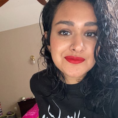 imaginairyart's profile picture. she/her. artist, graphic designer, mama, sometimes an educator | find me on instagram : @imaginairyart