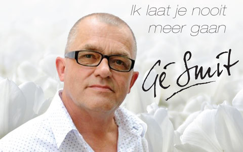 Deze rasechte Amsterdammer timmert flink aan de weg. Gé begon met zingen toen hij net kon lopen. Na heel veel demootjes en snabbels heeft hij nu zijn eerst echt
