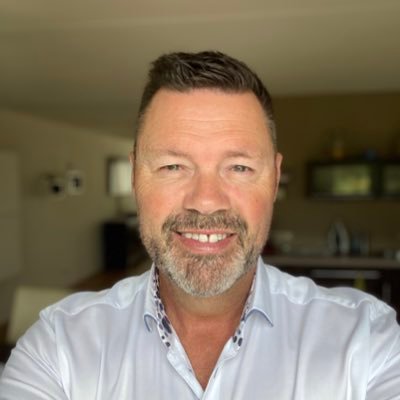 Jan_Kwaakt's profile picture. Het leven is niet wachten tot de storm gaat liggen maar om te leren dansen in de regen.