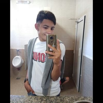 _De buenos aires, lanus
_Hincha de Lanus
_Jugador de C.S.Y.D.S
_Todo lo puedo en cristo que me fortalece🛐
_•Si dios conmigo quien contra mi🕇•