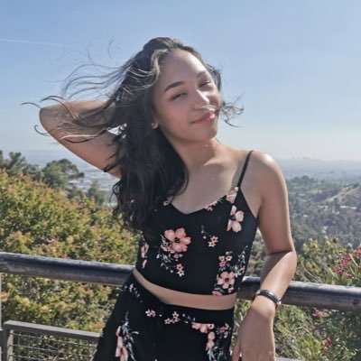 chocojamv's profile picture. drinking white wine in the blushing light | A’s ✈️