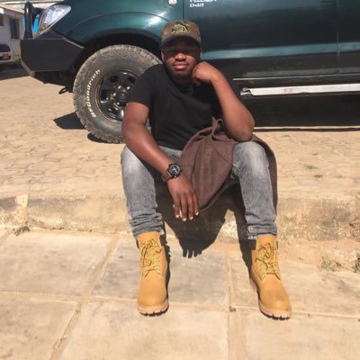 LawranceJR9's profile picture. not everyone around u is your friend