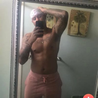hesowavy11's profile picture. 6’4 pro hooper Here for a good time not a long time