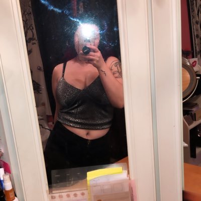 MaggieRendina's profile picture. everyone has their yellow paint