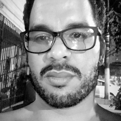 “Não olhe pra trás e lamente o passado, por não existir mais. E não se aflita porque o futuro ainda está por vir.