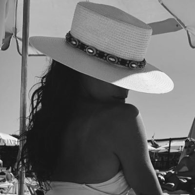DaniellePontes's profile picture. 🕊 instagram:danipontes