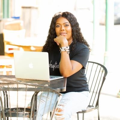 BoutiqueeChic's profile picture. Have you shopped Embellished? 🛍