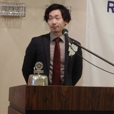 1992年生まれ。大学中退後アルバイトや派遣を転々とし、2016年に営業会社に入社(退職後にグロース市場上場) / 2020年にwebマーケティング会社フォリオを設立 / 建設業に特化した、返金保証付きの『人事チーム構築』サービスを展開中 / ちゃんとしてる人が報われる世界がいい