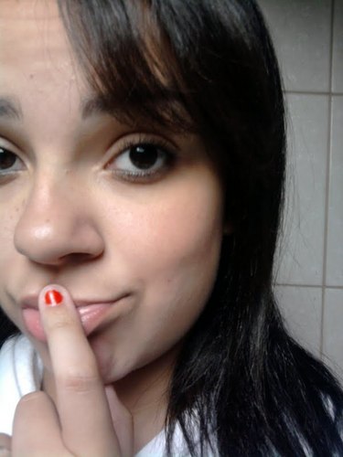 Eu sou uma contradição 
E foge da minha mão fazer com que tudo o que eu digo 
Faça algum sentido