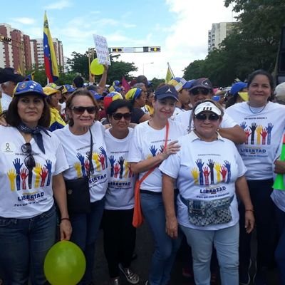Mujeres activas por la libertad  y la democracia de Venezuela.