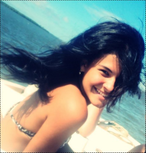 parece que as palavras sempre fogem ao te ver . (:
