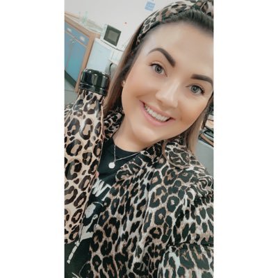 Modern Studies Teacher in North Lanarkshire👩🏻‍🏫🍎 PGDE Strathclyde University📚✏️ Qualified Sociologist from Glasgow University👩🏻‍🎓