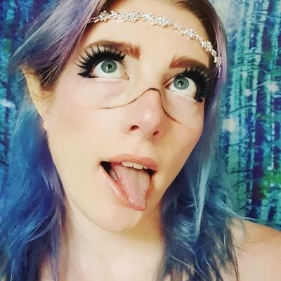 ToxicityVixen's profile picture. bisexual, nsfw, weirdo with a love of anime.