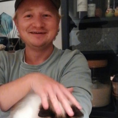 KristianBeBe's profile picture. klappet en katt en gang