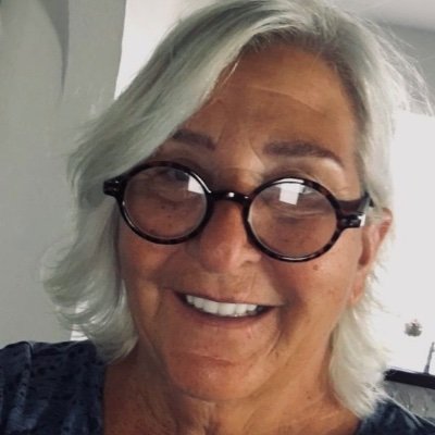 Arizona native. Proud union woman. Follows politics and education issues.