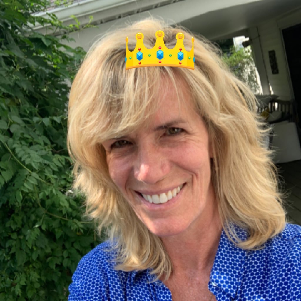 Connecting with content! Em-Press Media empowers your business with digital representation that rules. 🎬 Contact kellyann@em-press.media