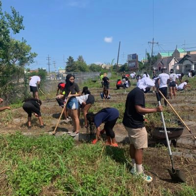 Gumbo Garden is a project housed in the Office of Inclusion & Social Justice. Our mission is to address food insecurity both on campus & in NOLA communities.