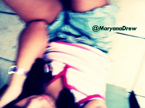 uma pessoa legal :)(kkk E que adora o JB!!! Eq odeia fazer tarefas de matemática kk'--