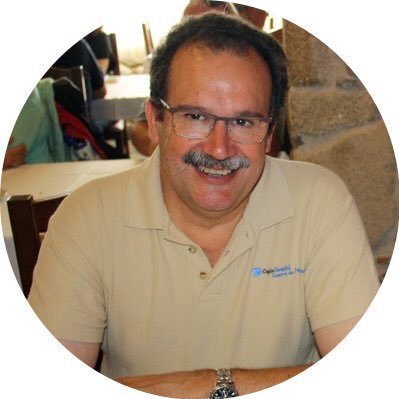 Metge de família. Apassionat per la música i el golf. Estimo la família. Catalunya és el meu país.