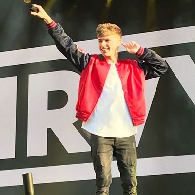 23. 🇬🇧 After series ♥️ @HRVY ♥️ @Hollyoaks ♥️ Nerd. Don't be afraid to take risks. Grab every opportunity your given. Love yourself and believe.
