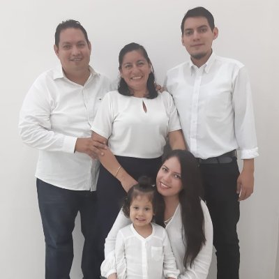 En busca de la perfección, Contador, dependiendo solo de Jesús, lo más grande la familia, mi esposa el puntal, mis hijos la prolongación de nuestra vida.