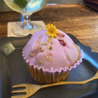 お花とカフェ お友達の誕生日会をしてきました おすすめスポットです 表参道banboo バンブー お花と緑に囲まれている 一軒家レストラン 本格イタリアンが楽しめる バースデープレートが可愛すぎる グータンヌーボでも放送 女子会