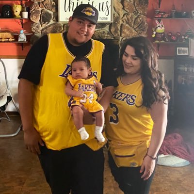 Sportyy_Zoee's profile picture. Lakers 💜💛 Happy Laker Family 💜💛 05.23.2020 👶🏻💜💛