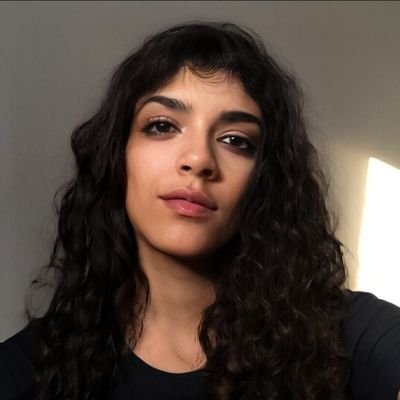 she/her | trans girl | 20 | Leftist | UK migrant | violinist, dreamer