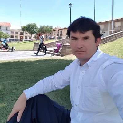 Licenciado en Literatura por la UNC, estudios de postgrado en evaluacion y acreditacion educativa por la UCT, amante de la música y la lectura