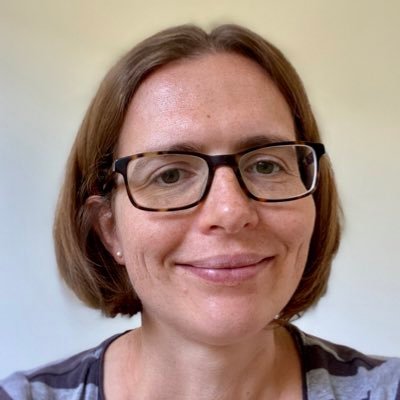 vet2dr's profile picture. Ex-Vet, GP, cake-loving runner, mad puppy owner