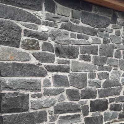 CriochWalling's profile picture. A life of walling, crofting, kayaking.
Professional dry stone waller/dyker.
DSWA qualified Instructor.
Lime mortar restoration.