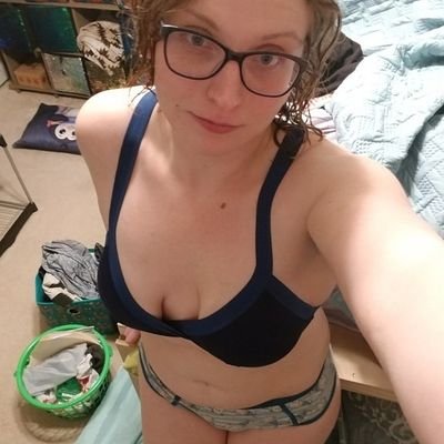 Jeune femme sans tabou disponible a toute discussion😊 Créatrice de contenus pour adultes joellelecoffre6@gmail.com mon mail